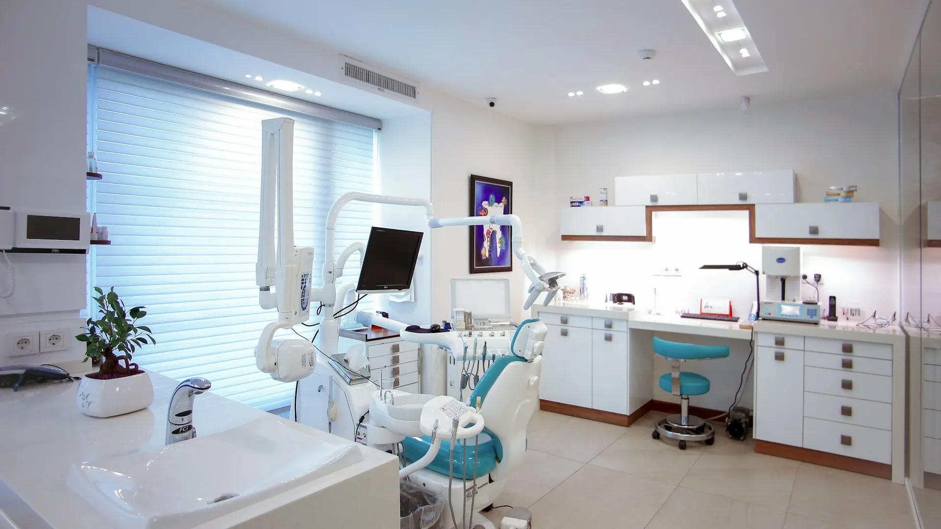 Modern dental treatment room